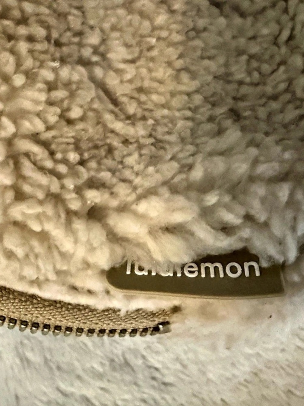 lululemon Everywhere Belt Bag 1L Fleece Beige - Picture 6 of 9
